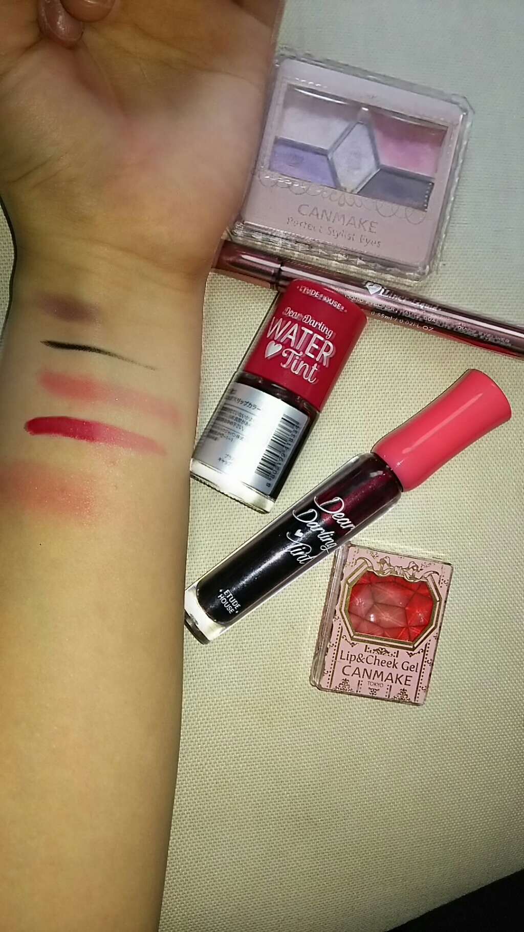 ソフティモ ホワイト スーパーメイク落としシート(H) aのクチコミ「～メイク落としシート～


この商品は安くて、アイシャドウやチークは綺麗に落ちます！
ティント.....」（2枚目）