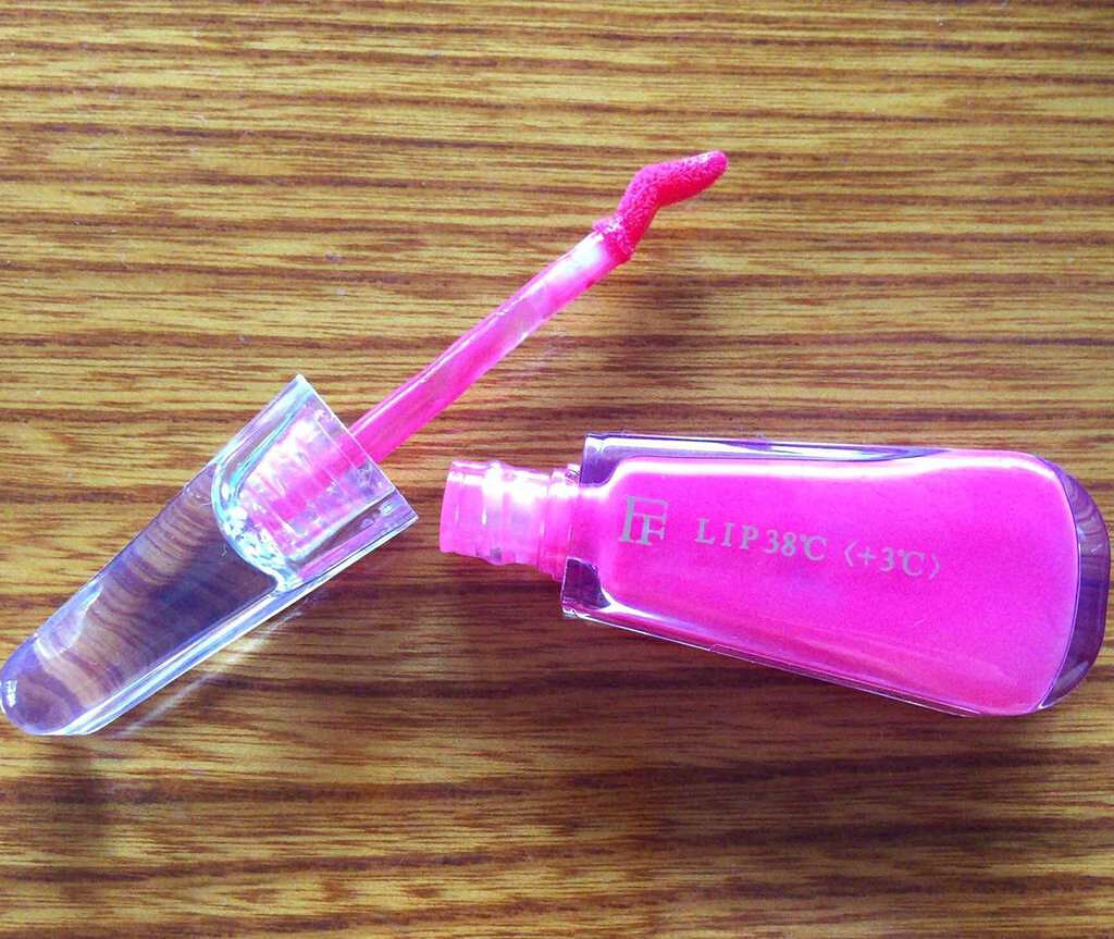 38°C / 99°F リップトリートメント (リップ美容液)/UZU BY FLOWFUSHI/リップケアを使ったクチコミ（1枚目）