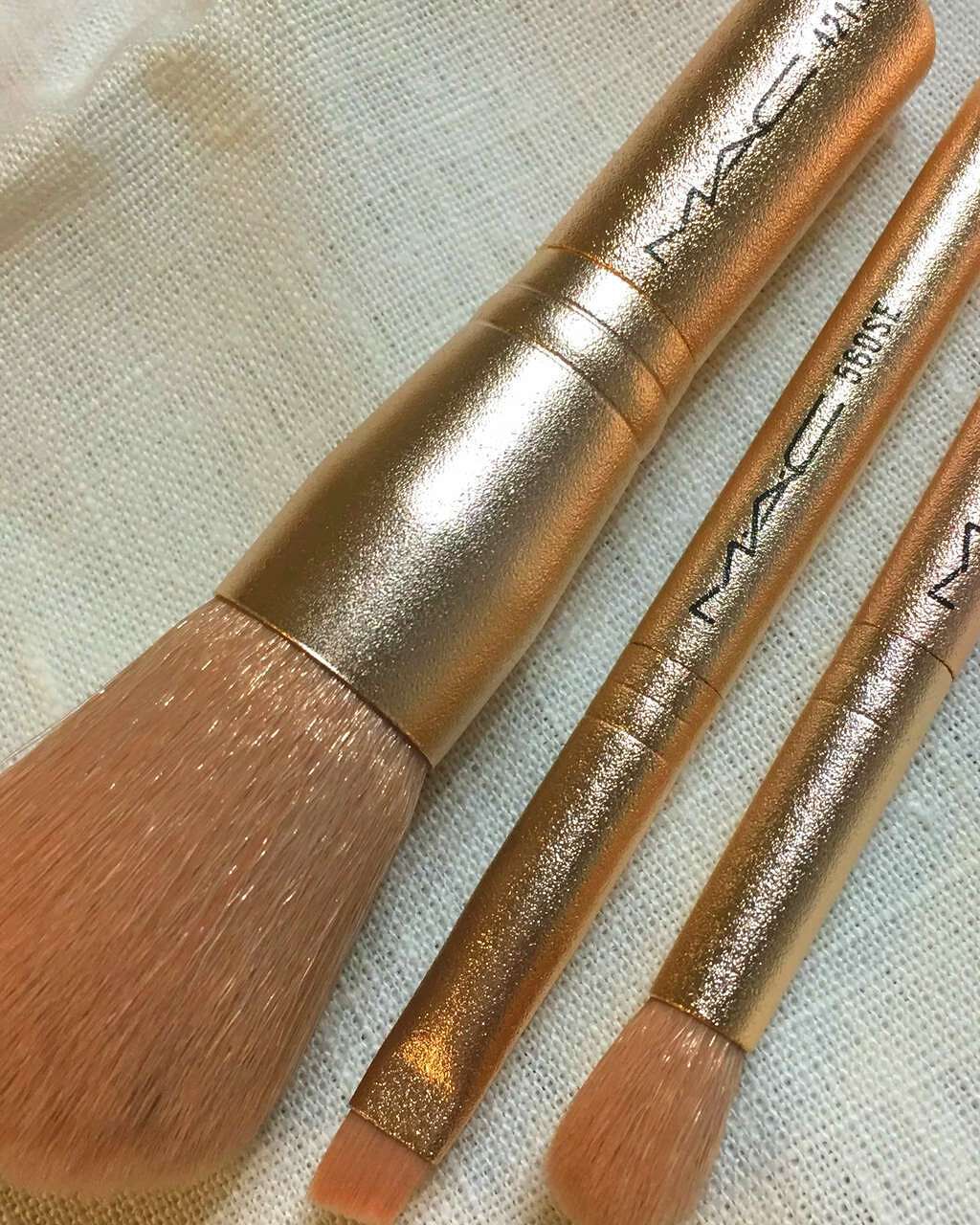 スノーボールブラシキット / ベーシック 【ホリデーコレクション 2017】/M・A・C/メイクアップキットを使ったクチコミ(1枚目)