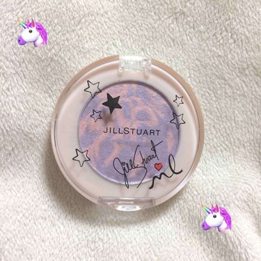 🦄JILLSTUART

ジルのドリーミィーウィッシュアイシャドウ03です🌟
誕プレで友だちから貰いました✌️
見た目は紫っぽいですが、のせるとラメ！って感じで色はつきませんでした。でもラメ感がとても綺