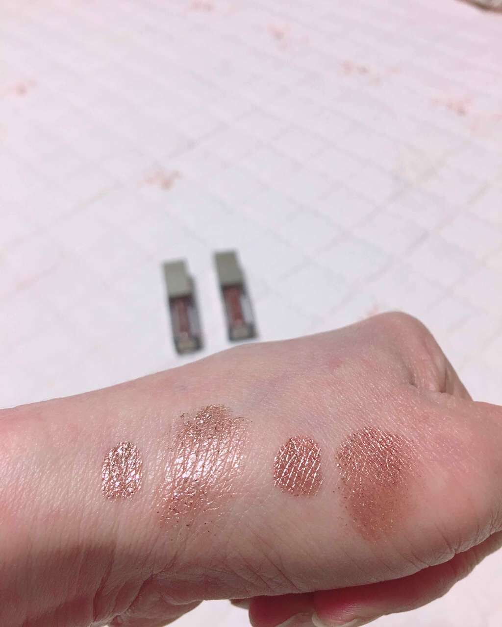 グリッター&グロウ リキッドアイシャドウ/stila/グリッターを使ったクチコミ(2枚目)