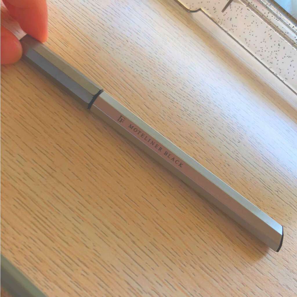 モテライナー リキッド/UZU BY FLOWFUSHI/リキッドアイライナーを使ったクチコミ（1枚目）