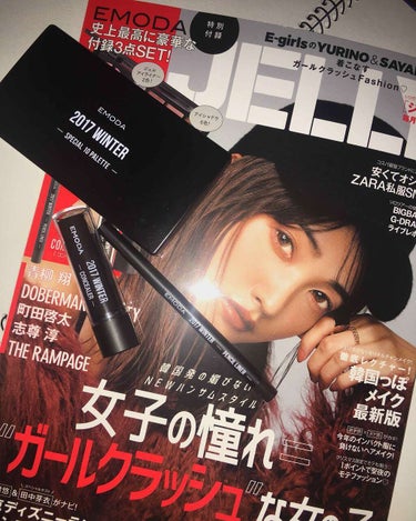 JELLY1月号  778円(税抜)
付録 スペシャル10パレット、コンシーラー、ペンシルライナー
(a〜f.アイシャドウ、g〜h.ジェルライナー、i〜j.チーク&リップ、k.コンシーラー、l.ペンシル