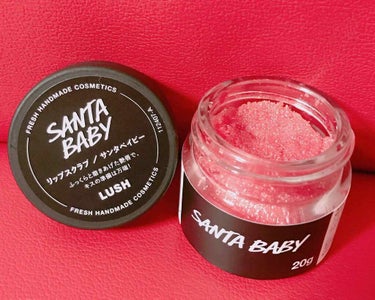 【LUSHリップスクラブ】💄✨
期間限定のサンタベイビーを買って見ました！

まず見た目は色もハートのホログラムが入ってる所も可愛すぎる(><)
匂いもコーラっぽい感じで口に入ってしまったのですが、甘か