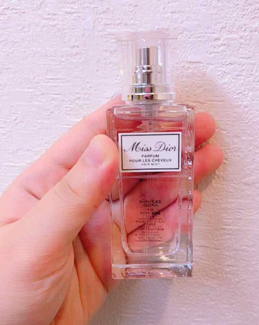 Dior
ミス ディオール ヘアミスト💖

これ気になっててついにゲット！
香水よりふわっと香りたいときにいいと思います。
持ちは多分匂いに慣れたのか外出して帰るとき気づいたら匂ってませんでした😂
甘す
