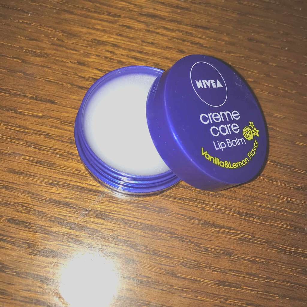 ニベア クリームケア リップバーム バニラ&レモンの香り/ニベア/リップケアを使ったクチコミ（2枚目）