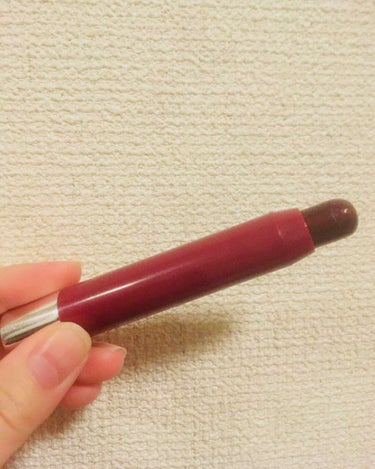 レブロン バームステイン05

以前話題になったぶどう色のリップ🍇
濃い色のリップをつけたくなって、最近また愛用しています。

このリップの良いところは、ティントじゃないのにテッシュでゴシゴシこすっても