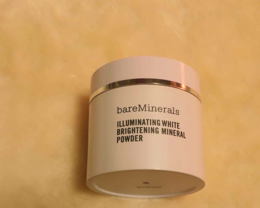 イルミネーティング ホワイト ミネラルパウダー/bareMinerals/その他スキンケアを使ったクチコミ（1枚目）