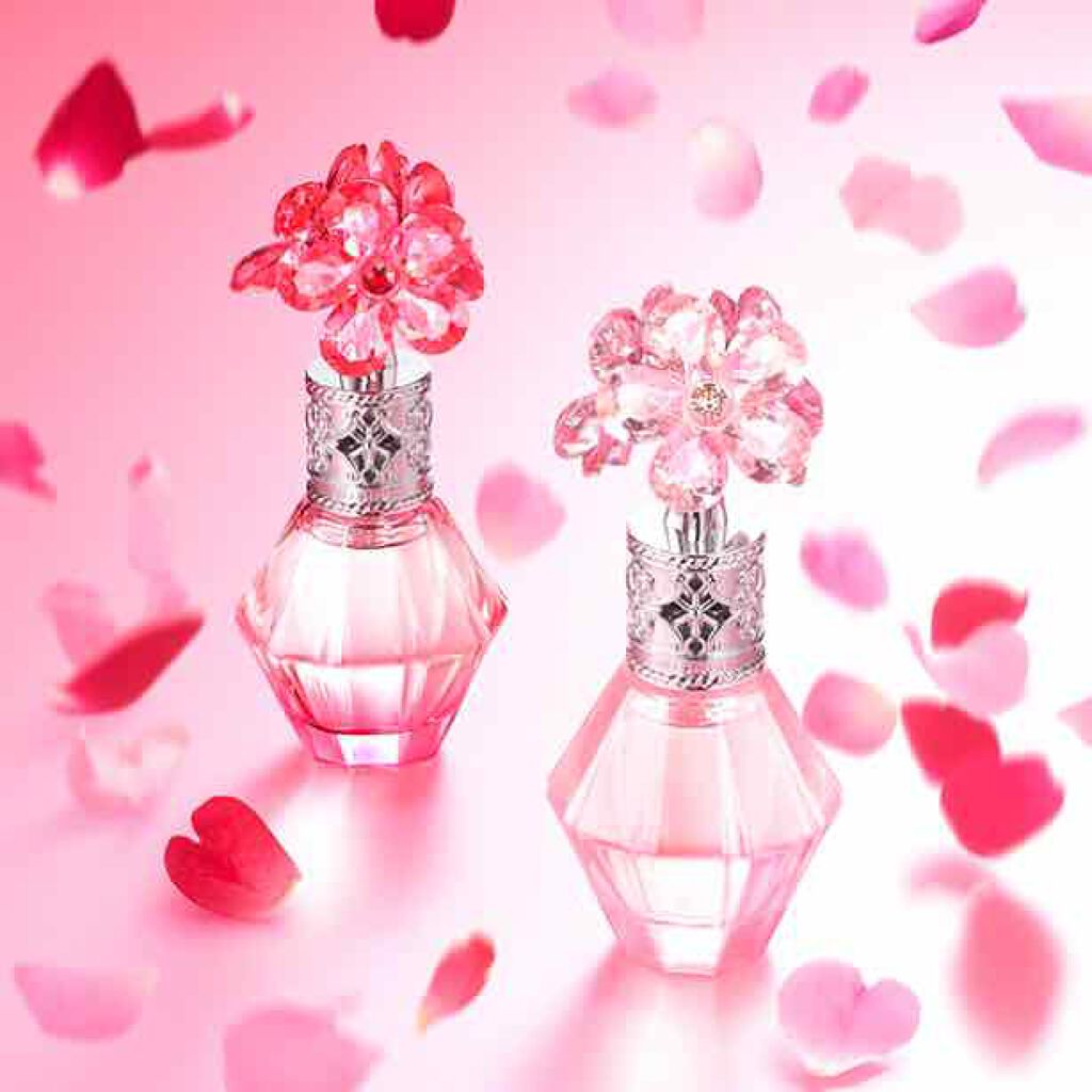 明日、12/1より発売のJILLSTUARTの新作香水の「クリスタルプルームブレスドラブ オードパルファン」(*Ü*)

前から欲しいなあと思ってたんですけどついに明日発売(@♡▽♡@) 
近くにJILLSTUARTないし通販は頻繁に頼めな