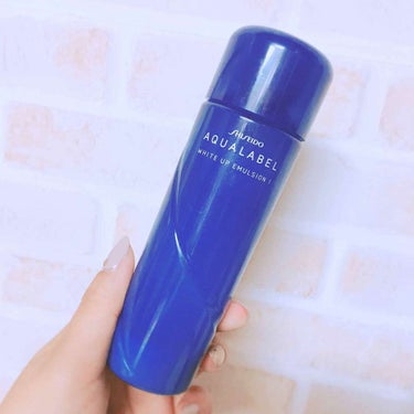 AQUALABEL  乳液


･ アクアレーベル  美白
･ さっぱり
 
￥１，５００


こちらの2回目のリピートです😌
私はさっぱりタイプを使ってます。

10円玉程の大きさを手に取り塗ってます