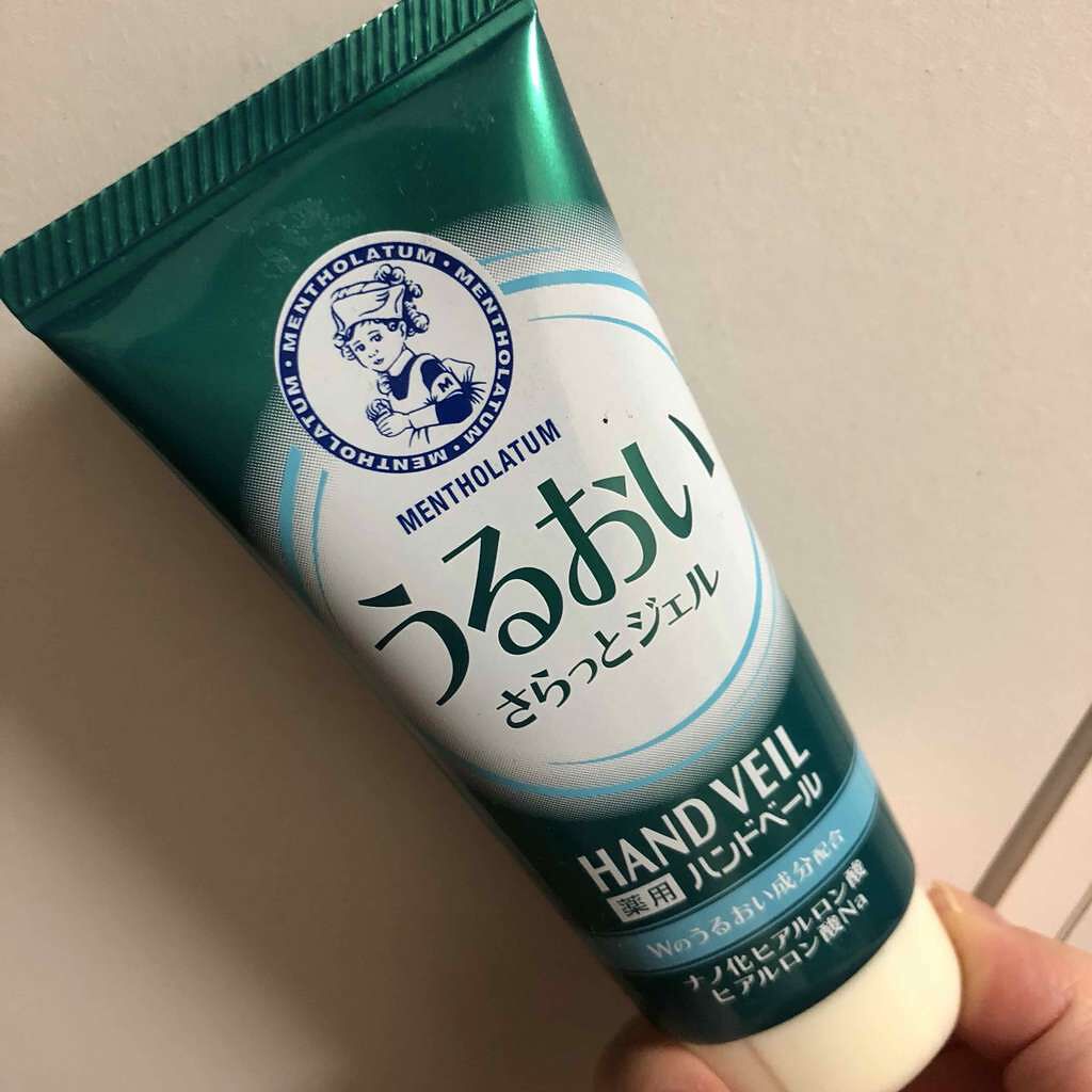 ジェルタイプのハンドクリーム☃️

手は乾燥するけど結局ベタつくのが嫌になってハンドクリームを買っても
最後まで使い切ったことがない私😂

何かいいのかなーと思って
ドラッグストアでこちらを見つけました

ジェル状なので塗ってすぐにさらっ