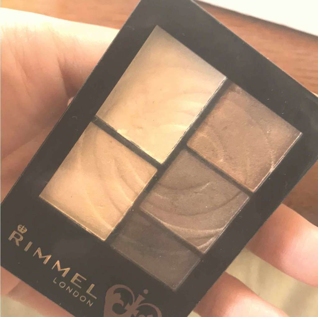 リンメル ロンドン ラテ アイズのクチコミ「コスメ福袋での中身にはいってました♪
細かい粒子が特徴です。1番薄いアイカラーベースはほぼ無色.....」（1枚目）