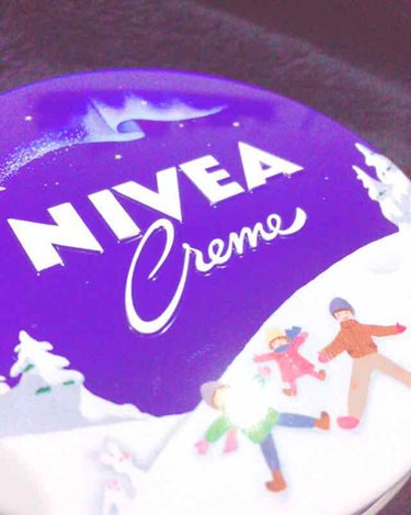 #NIVEA#保湿クリーム#青缶

最近、肌が白くなると話題なので
こちらのNIVEAクリームの大缶の方を
購入しました~✨✨
値段は500円~600円くらいでした~💕

少し手に塗ったぐらいでまだまだ