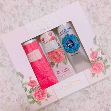 L'OCCITANE(ロクシタン)のハンドクリームです🌟

1.ベルベットハンド&ネイルクリーム
・ローズの香り🌹
シアシリーズと比較すると少し保湿力が劣ると思いますが、ネイルクリームとしてもお使い頂け