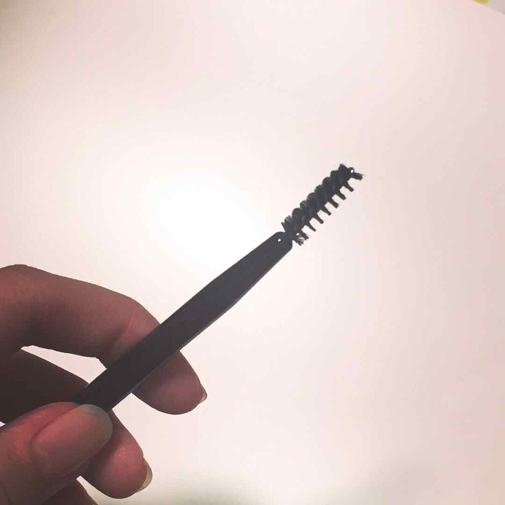 ねね on LIPS 「MAQUIA1月号付録千吉良眉マスターブラシセット斜めカットブ..」(4枚目)