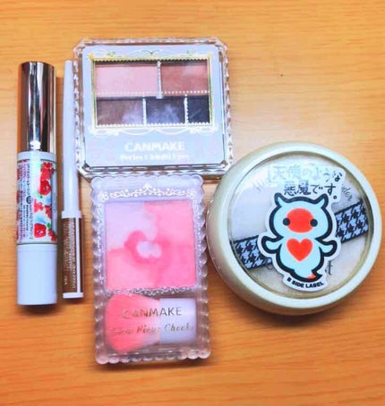 ことこと on LIPS 「今日のポーチの中身です♡最近投稿頻度が低くてすみませんm(*_..」(1枚目)