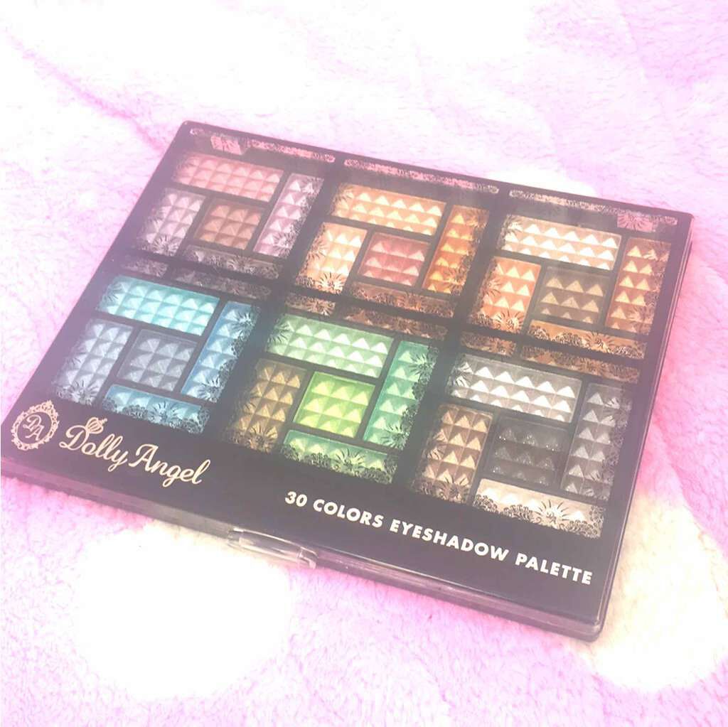 30COLORSEYESHADOWPALETTE/Dolly Angel/アイシャドウパレットを使ったクチコミ(1枚目)