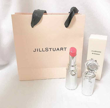 ☺︎ JILLSTUART ☺︎

商品名「ジルスチュアート  リップブロッサム」
番号 ：No.32
値段 ：税抜¥2.800-、税込¥3.024-
販売店：ホームページ↓ 、髙島屋などの百貨店   