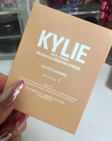 Kylighter / PRESSED ILLUMINATING POWDER/Kylie Cosmetics/パウダーチークを使ったクチコミ（4枚目）