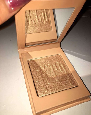 Kylighter / PRESSED ILLUMINATING POWDER/Kylie Cosmetics/パウダーチークを使ったクチコミ（1枚目）