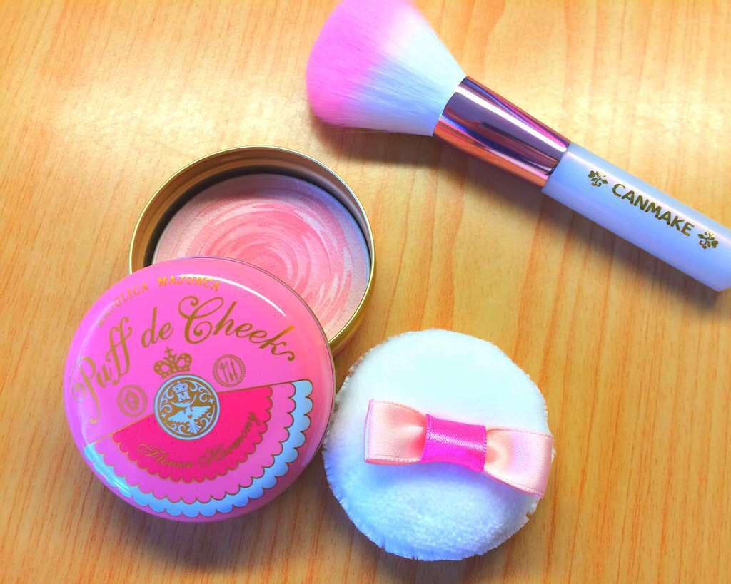 パフ・デ・チーク(フラワーハーモニー)/MAJOLICA MAJORCA/パウダーチークを使ったクチコミ(1枚目)
