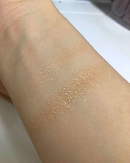 Kylighter / PRESSED ILLUMINATING POWDER/Kylie Cosmetics/パウダーチークを使ったクチコミ(2枚目)
