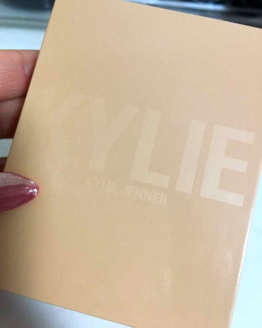 Kylighter / PRESSED ILLUMINATING POWDER/Kylie Cosmetics/パウダーチークを使ったクチコミ（3枚目）
