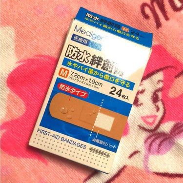 この絆創膏はアイプチの代わりに使ってます！
値段は400円くらいだった気がします！

防水で取れにくいしお風呂に入っても
全然取れません😇
ちょっと普通の絆創膏よりふにゃふにゃしてて
貼りにくいのがデメ