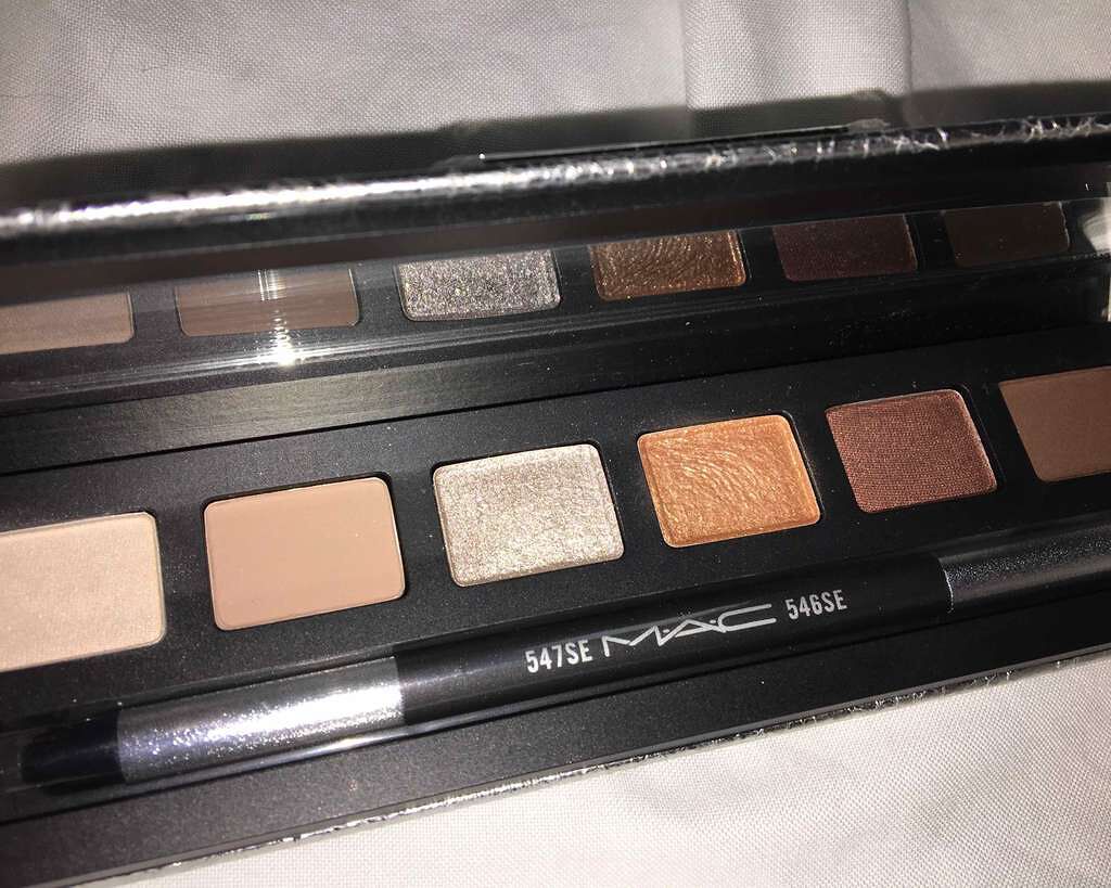 スノーボールアイコンパクト 【ホリデーコレクション 2017】/M・A・C/アイシャドウパレットを使ったクチコミ(1枚目)