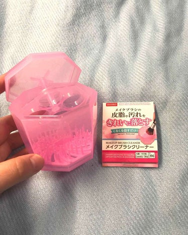 DAISO メイクブラシクリーナーのクチコミ「ダイソー メイクブラシクリーナー

こーゆー商品ずっと待ってました！って感じですごく嬉しいです.....」（1枚目）