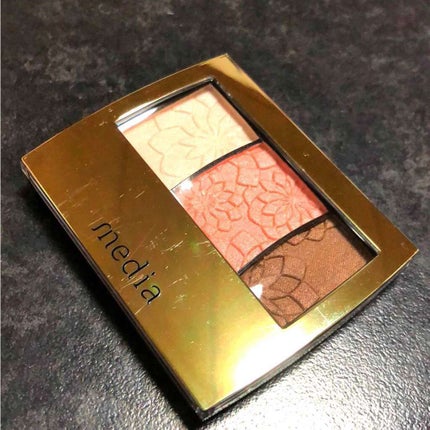 グラデカラーアイシャドウ/media/アイシャドウパレットを使ったクチコミ(1枚目)