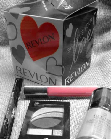 プラザ限定のRevlonラッキーバッグ‼︎
合計6000円のものが2000円✨ お買い得〜‼︎
入ってるものはどれも同じだと思うけど…

1つずつレビューしていこうと思います(^o^)/

まずはリップ