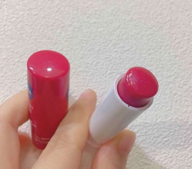 ニベア ニベアリップケア 薬用リップバームのクチコミ「ニベアの色付きと薬用のリップです💄

どちらもすごくしっとりします！
色付きの方はラメが入って.....」（2枚目）