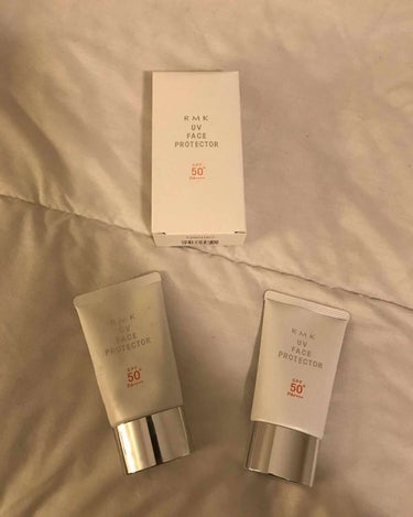 RMK UV フェイスプロテクター50 
SPF +50    PA + + + +

◎柔らかいテクスチャー
◎伸びがいい
◎潤う
◎ファンデーションの邪魔をしない
◎匂いなし

私は年中この日焼け止