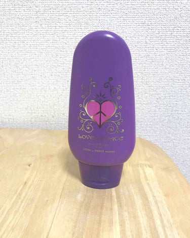 LOVE&PEACE ボディミルク ライト

※コスメではないです😖

¥1200くらい

私の大好きな香水から出ているボディミルク！
とにかく大好きな匂い~
結構、サラサラしていて使いやすいです🙆‍♀