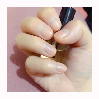 💅乾燥タイプの方【自爪ケア】どうされてますか？？

私はやけに爪が乾燥しやすく、縦線がはいったり、2枚目の爪周りの部分が乾燥して硬くなり、白くなったりします、、、。

手って、人に見えることも多い箇所だ