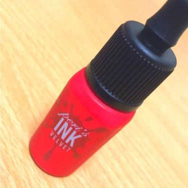 Peripera💄ink💄velvet💄

韓国コスメで買いました！800円プチプラ♩
発色がとても良き🙆🏻‍♀️色落ちしにくいので化粧直しなどが出来ない時はこれを塗っていると心配無用✌️私は学校などに