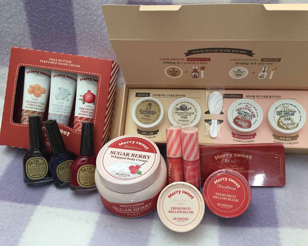 Suzuki Akiyo on LIPS 「本日限定発売のクリスマス用グッズを購入しました🤗何だか使うのが..」(1枚目)