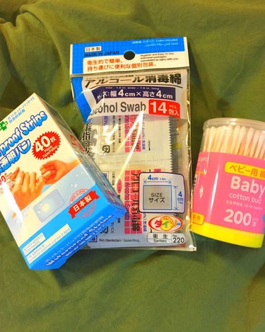 DAISO ベビー用綿棒のクチコミ「ダイソーでピンクのカードケース買ってきました❗️😀

ベビー綿棒、消毒アルコール、絆創膏を入れ.....」（3枚目）