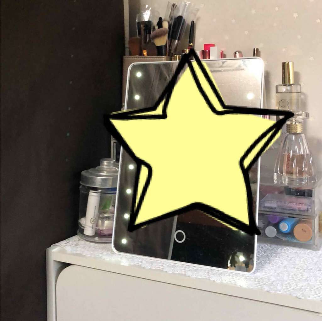 YURI on LIPS 「私のコスメ収納です💄✨私は化粧台を持ってないのでニトリで買った..」(1枚目)