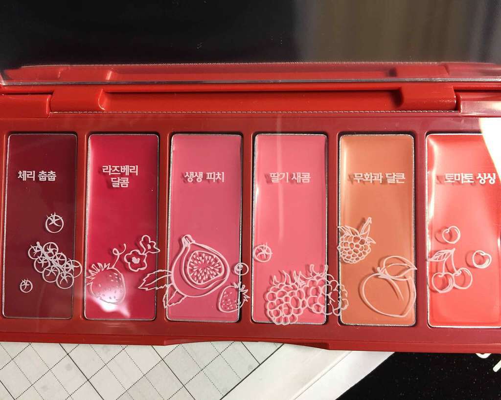 Suzuki Akiyo on LIPS 「先日購入したばかりのスキンフードのリップ&チーク😍まだ使ってな..」(1枚目)