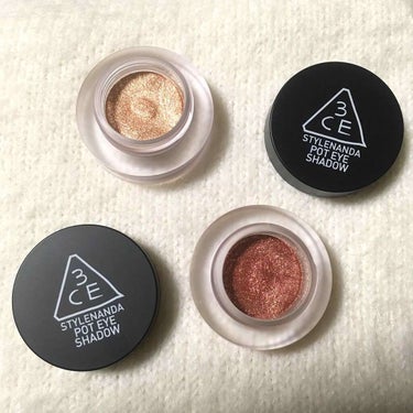 こちらは3CEのPOT EYE SHADOW BABY LATTE DELIGHTFULです😘

こちらはかわいいキラキラのラメが入ったアイシャドウです😆ちょうどいい大きさと存在感のラメなので、普段使い