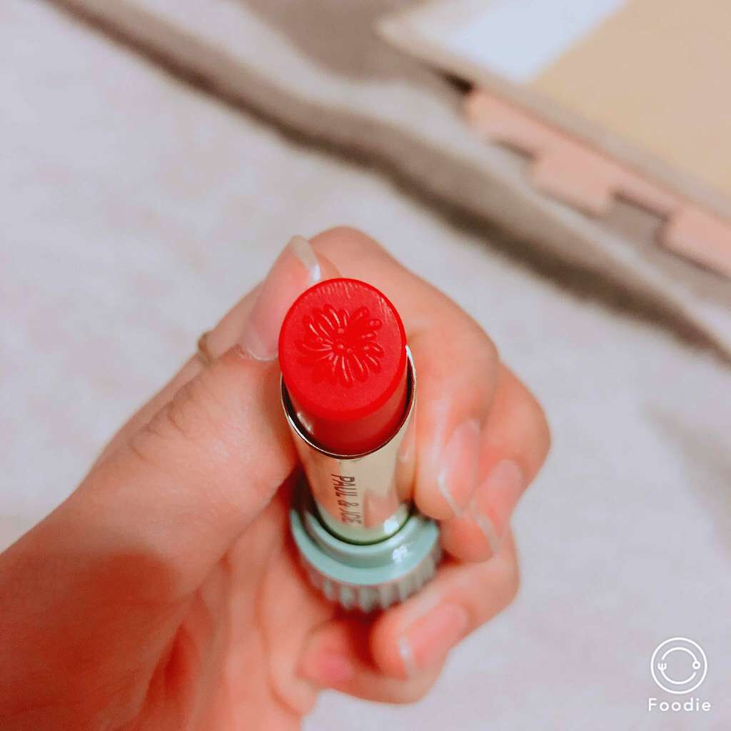 みーこ on LIPS 「価格は3200円程のポール&ジョーのリップです!結構赤みが強く..」(3枚目)