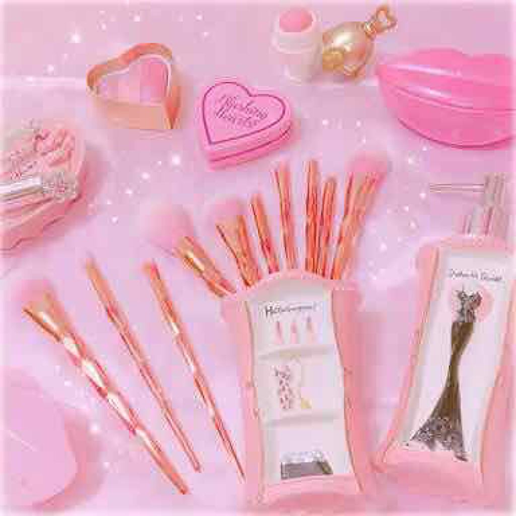 結構前に募集した質問に引き続き答えていきたいと思います(*⌒▽⌒*)

Q.2000円以内で友達に喜んでもらえそうなコスメって何ですか？

A.友達が好きだとかよく使ってるコスメブランドがいいと思います(*⌒▽⌒*) それか、見た目を重視す