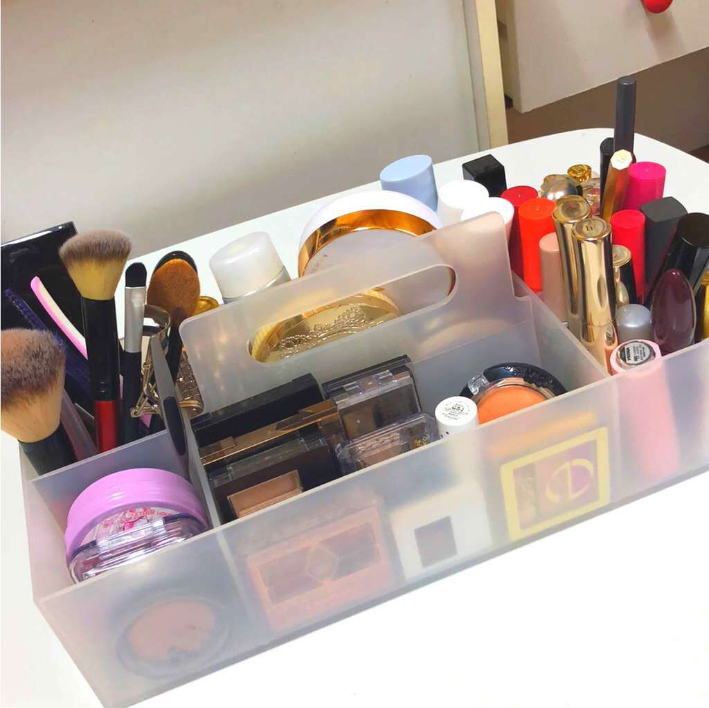 sch☺︎❤︎ on LIPS 「私の化粧品入れの紹介🗃💄🌟このケースは無印良品で買いました(◠..」(1枚目)