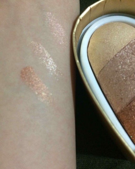 ブラッシング ハート/MAKEUP REVOLUTION/パウダーチークを使ったクチコミ(2枚目)