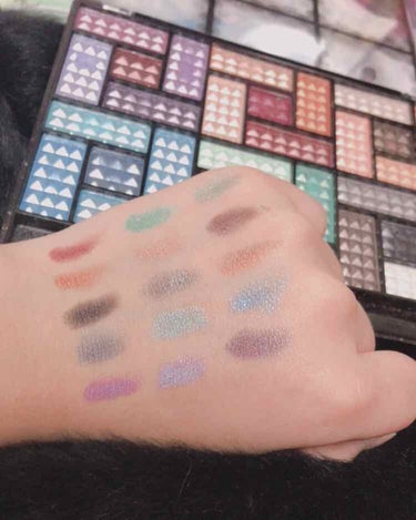 30COLORSEYESHADOWPALETTE/Dolly Angel/アイシャドウパレットを使ったクチコミ（2枚目）