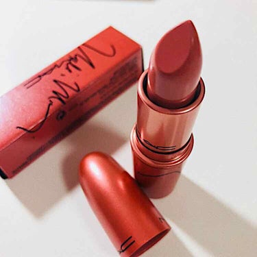 サンフランシスコのお土産にお父さんに買ってきてもらったもの💄
日本では即日完売したMAC×Nicki Minaj のコラボリップ💕カラーは Nicki 's nude❤️

まさにヌーディーなカラーでピ