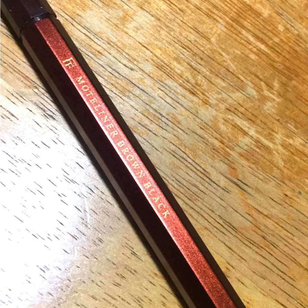 モテライナー ブラウンブラック
ブラックよりのブラウンで、薄すぎず黒すぎず。一番お気に入りの色味です。
凄く描きやすくて、持ちも良いので愛用中。
本当に描きやすい！
#モテライナー #ブラウンブラック #リキッドアイライナー