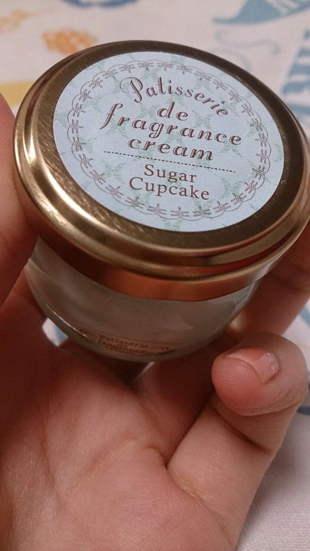 フレグランスクリーム シュガーカップケーキ/MOC/香水(その他)を使ったクチコミ(2枚目)